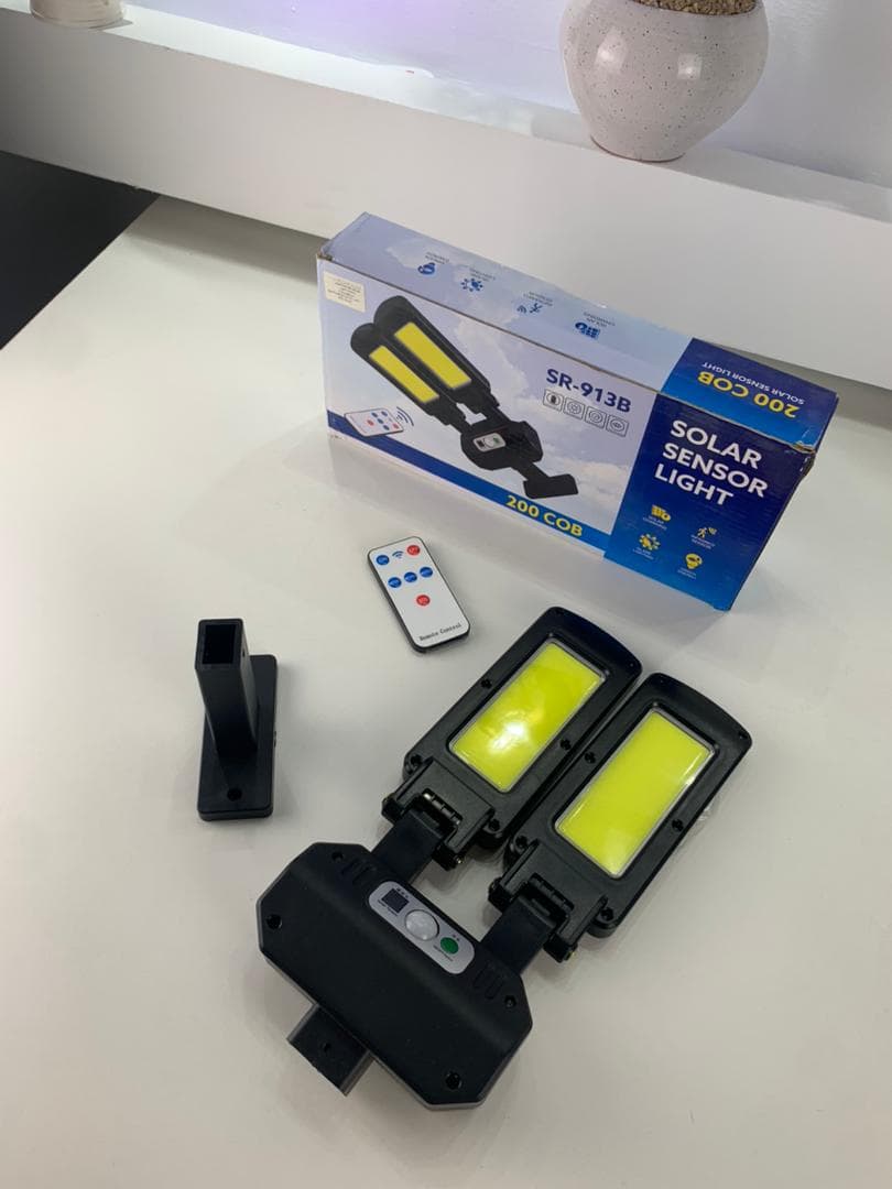 Lampadaires solaires d'extérieur 200 LED avec télécommande et détecteur de mouvement - مصباح بالطاقة الشمسية