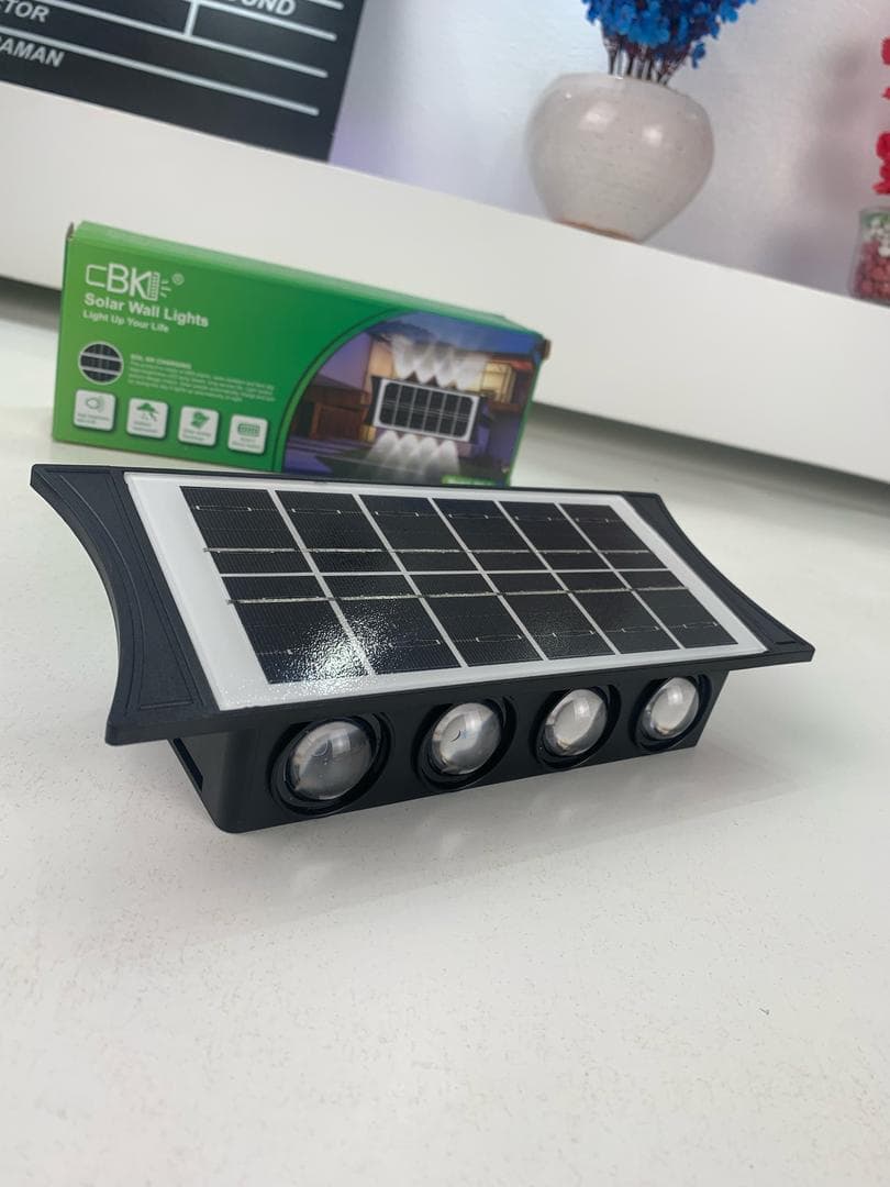 Projecteur Solaire Étanche IP65 pour Jardin et Terrasse - ضوء جداري خارجي يعمل بالطاقة الشمسية مقاوم للماء