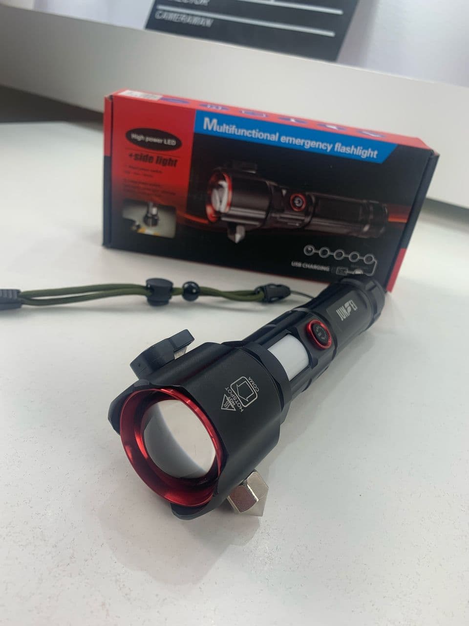 Lampe Torche Multifonctionnel LED Puissante Rechargeable par USB Avec PowerBank – طورش عالي السطوع