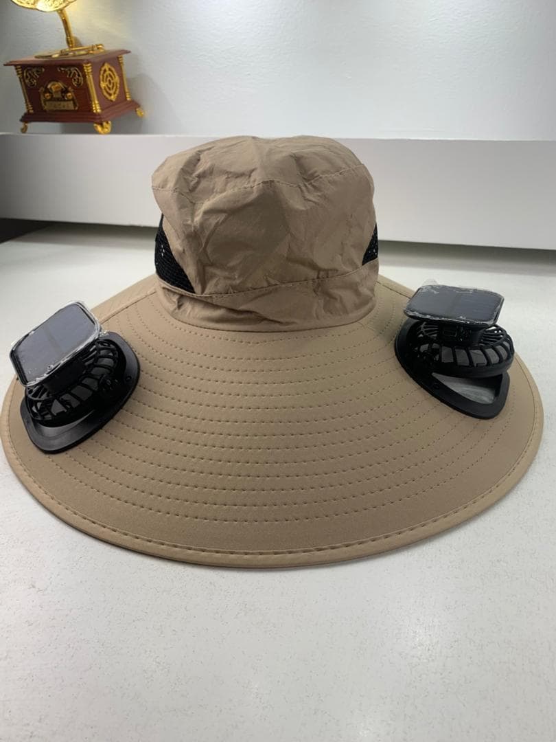 Chapeau de soleil à large bord avec double ventilateur – قبعة للحماية من الشمس مع مروحات