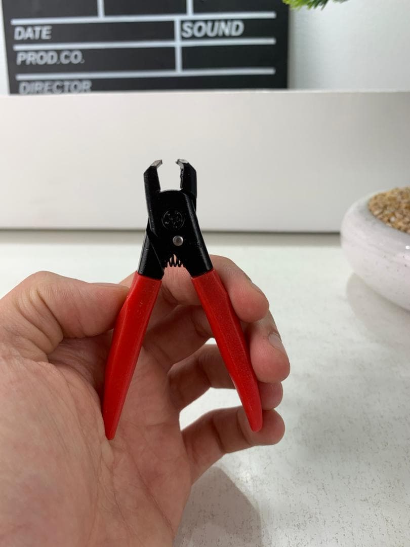 Coupe-ongles courbés en acier inoxydable pour ongles épais – مقص أظافر بتصميم منحني للأظافر السميكة