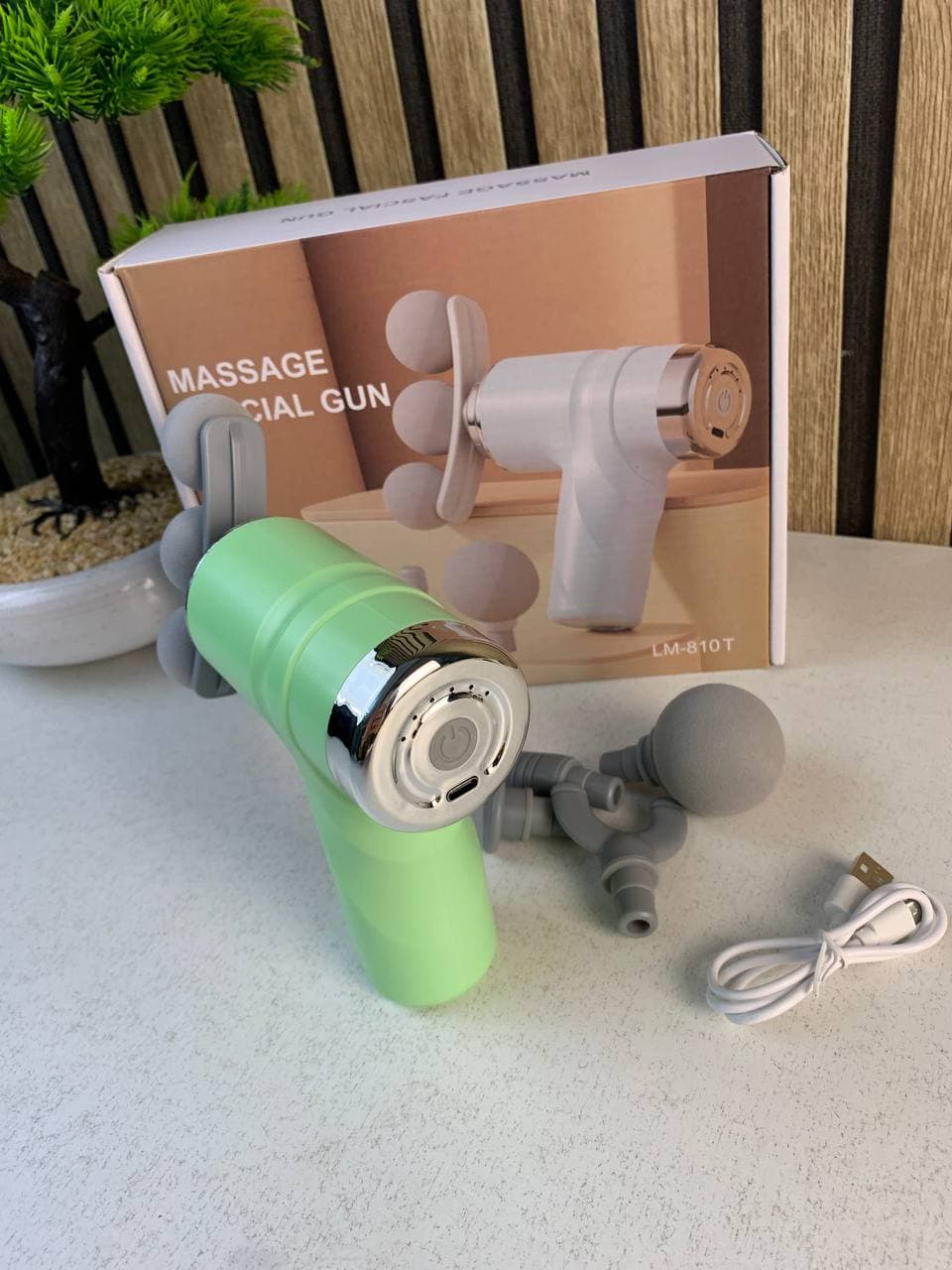 Pistolet de massage pour soulager la douleur 6 vitesses 4 têtes LM-810T - جهاز تدليك بعدة رِؤوس